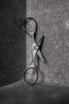 Merchant & Mills Baby Bow Scissors 6.75cm black steel for precise thread snipping