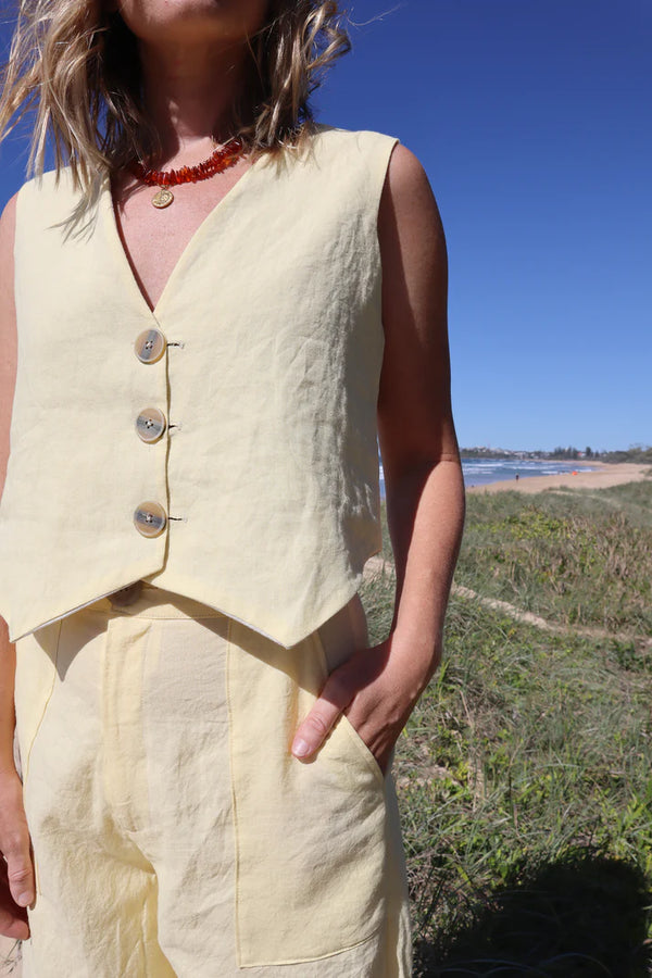 Pipit Vest Sewing Pattern - Reversible Oversized Vest in Two Lengths. Image of A woman wearing pipit vest made oflinen fabric in the beach side